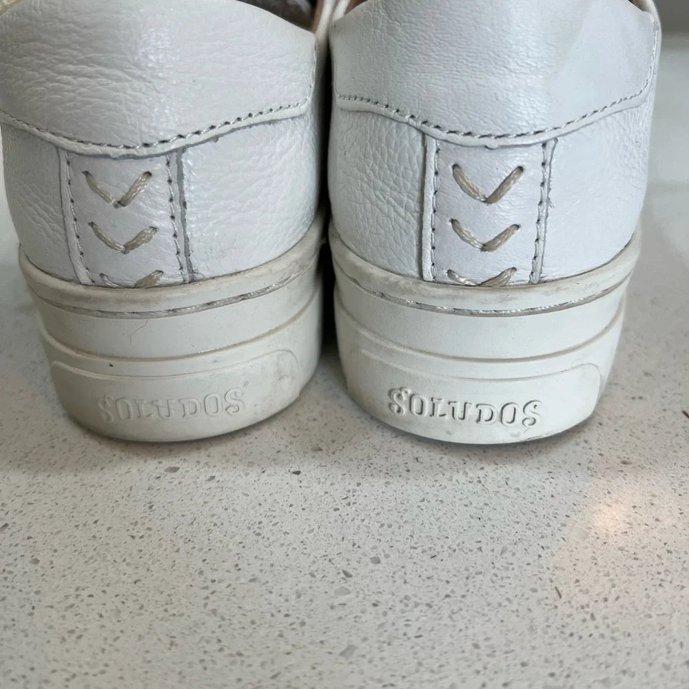 Soludos Sneakers Size 7.‎ Comfortable White Leather Shoes For jeans Or pants